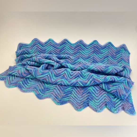 Mermaid Ripple Afghan Space Dyed Zig Zag Handmade Crochet Lap Blanket 35 x 41 - Picture 2 of 8